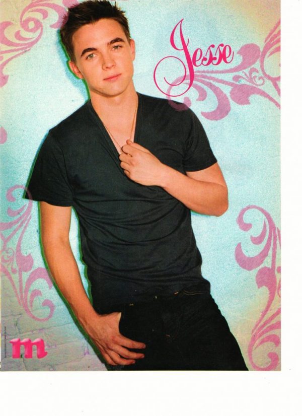 Jesse Mccartney pulling his shirt