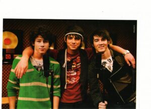 Jonas Brothers Joe hat on younger days brothers
