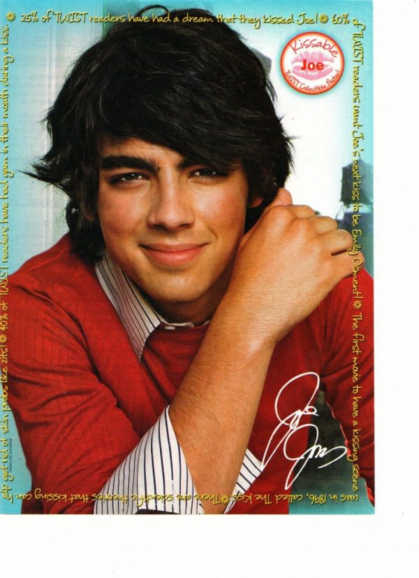 Joe Jonas Sucker singer red shirt