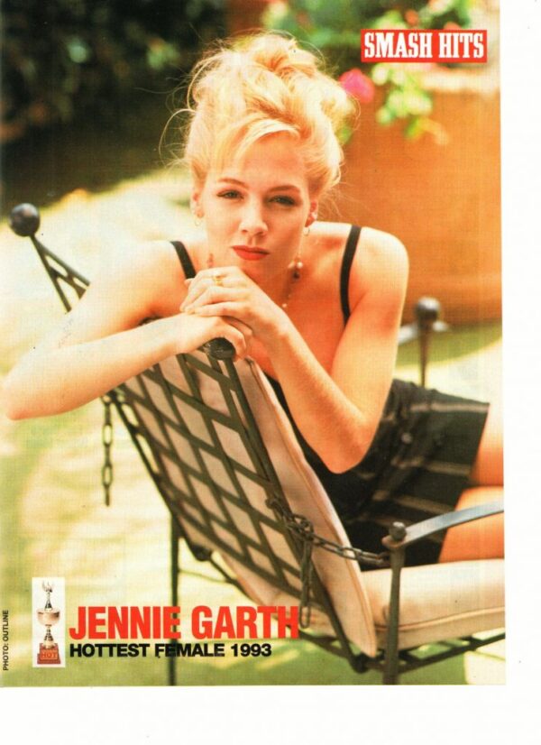 Jennie Garth black dress lawn chair