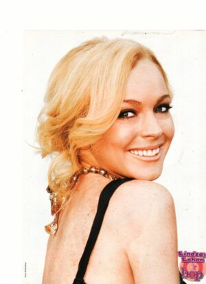 Lindsay Lohan looking behind Bop