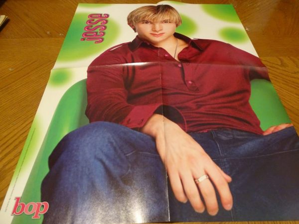 Jesse Mccartney open legs maroon shirt