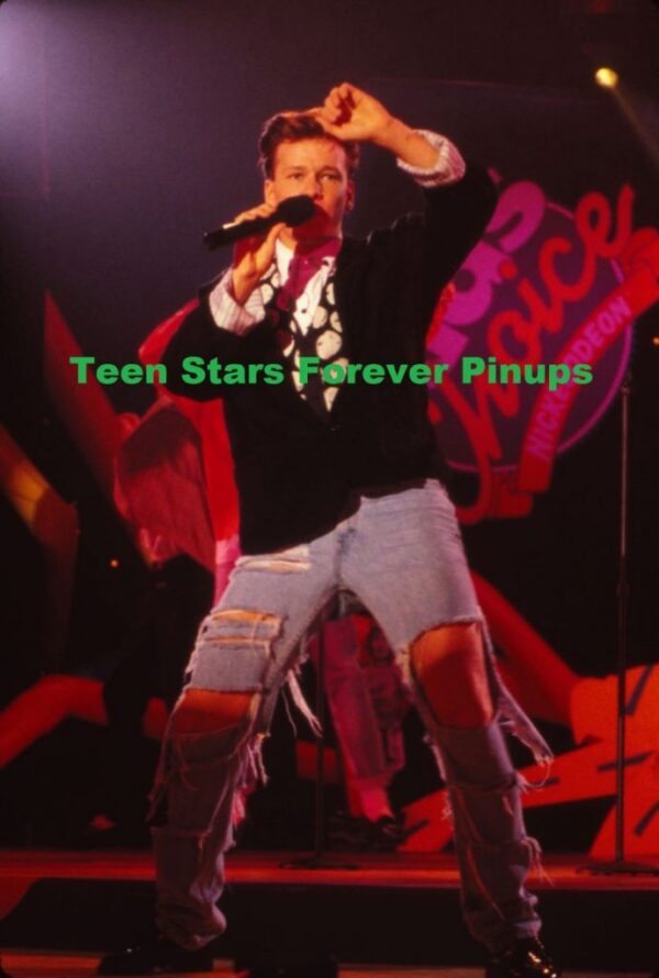 Donnie Wahlberg ripped jeans 1989 photo New Kids on the block