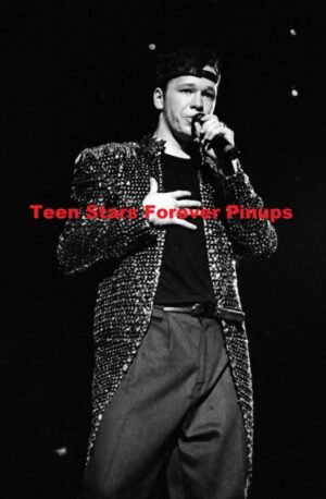 Donnie Wahlberg Christmas concert 1989 photo New Kids on the block