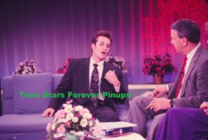 Luke Perry photo tv show suit and tie 90210