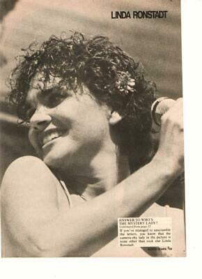 Linda Ronstadt teen magazine pinup clipping on stage