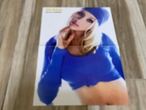 Christina Aguilera teen magazine poster sexy blue shirt princess of Pop 90's young