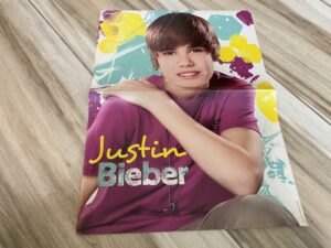 Justin Bieber teen magazine poster pink shirt Bravo poster teen idols young boy