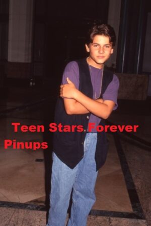 Jeremy Jackson 4×6 or 8×10 Photo vintage picture celebrity pix 90's teen idols promo photo shoot modeling pix full body Baywatch crush purple shirt