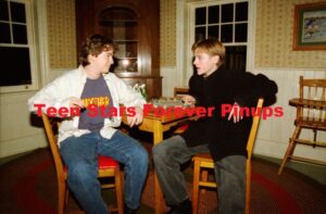 Devon Sawa Amos Crawley 4x6 or 8x10 Photo Night of the Twisters 1996 behind the scenes together