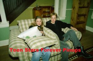 Devon Sawa 4x6 or 8x10 Photo Night of the Twisters 1996 behind the scenes couch pillows