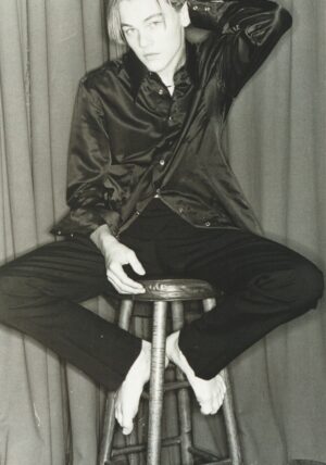 Leonardo Dicaprio teen magazine pinup barefoot bar stool