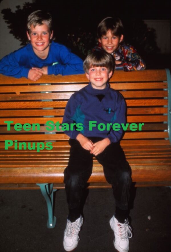 Jonathan Taylor Thomas Taran Noah Smith Zachery Ty Bryan photo vintage Home Improvement park bench