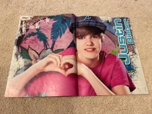 Justin Bieber teen magazine poster clipping pink shirt Bravo heat pic centerfold