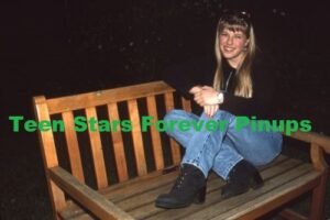 Jodie Sweetin teen magazine pix photo park bench 90's Full House park night time