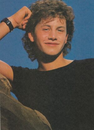 Kirk Cameron teen magazine pinup clipping black shirt rocks hand in hair Teen Machine