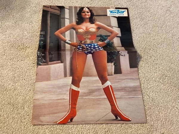 Lynda Carter teen magazine poster clipping vintage picture pix Super woman