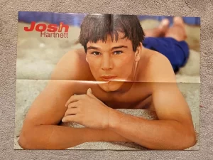 Britney Spears Josh Hartnett teen magazine poster clipping shirtless barefoot