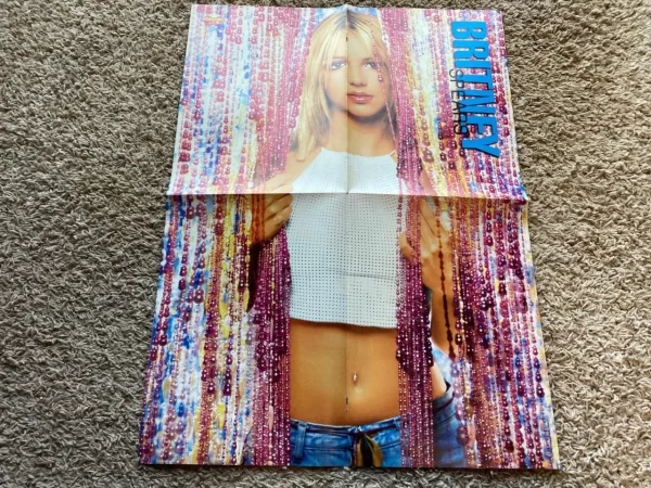 Britney Spears Josh Hartnett teen magazine poster clipping shirtless barefoot - Image 2