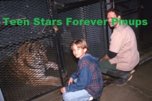 Jonathan Taylor Thomas 4×6 or 8×10 Photo vintage picture celebrity pix 90's teen idols promo zoo squatting