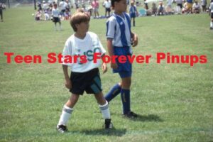 Jonathan Taylor Thomas 4×6 or 8×10 Photo vintage picture celebrity pix 90's teen idols soccer game dribbling age 12