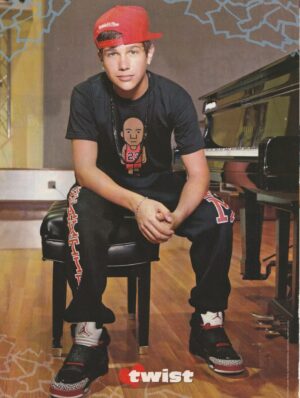 Austin Mahone teen magazine pinup clipping red hat piano Twist teen idols