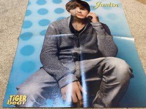 Justin Bieber Victoria Justice teen magazine poster clipping leg open Tiger Beat
