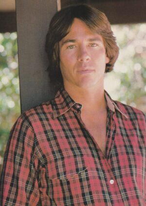 Richard Hatch teen magazine pinup headshot red shirt outside Star mag