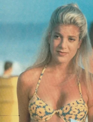 Tori Spelling teen magazine pinup clipping Japan swimsuit pool pix 90210 Bop