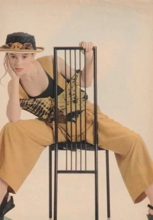 Alyssa Milano teen magazine pinup clipping young open legs chair Japan PNN pix