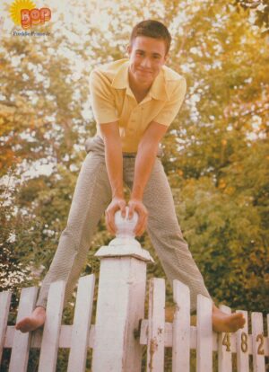 Freddie Prinze Jr. teen magazine pinup clipping yellow shirt barefoot Bop pix