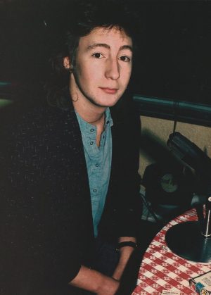 Julian Lennon Tom Cruise teen magazine pinup clipping squatting table Bop pix