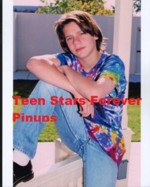 Omri Katz 4×6 or 8×10 Photo vintage picture celebrity pix 90’s teen idols modeling tight jeans legs open sexy pose
