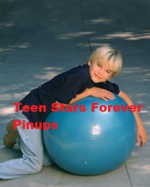David Gallagher 4x6 or 8x10 Photo vintage young boy 7th Heaven outside ball 90's child star