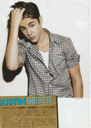 Justin Bieber teen magazine pinup clipping Japan hand in hair Japan Pic Pix