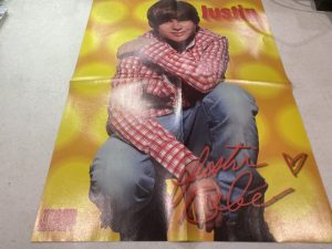 Taylor Swift Justin Bieber teen magazine poster clipping squat red shirt jeans