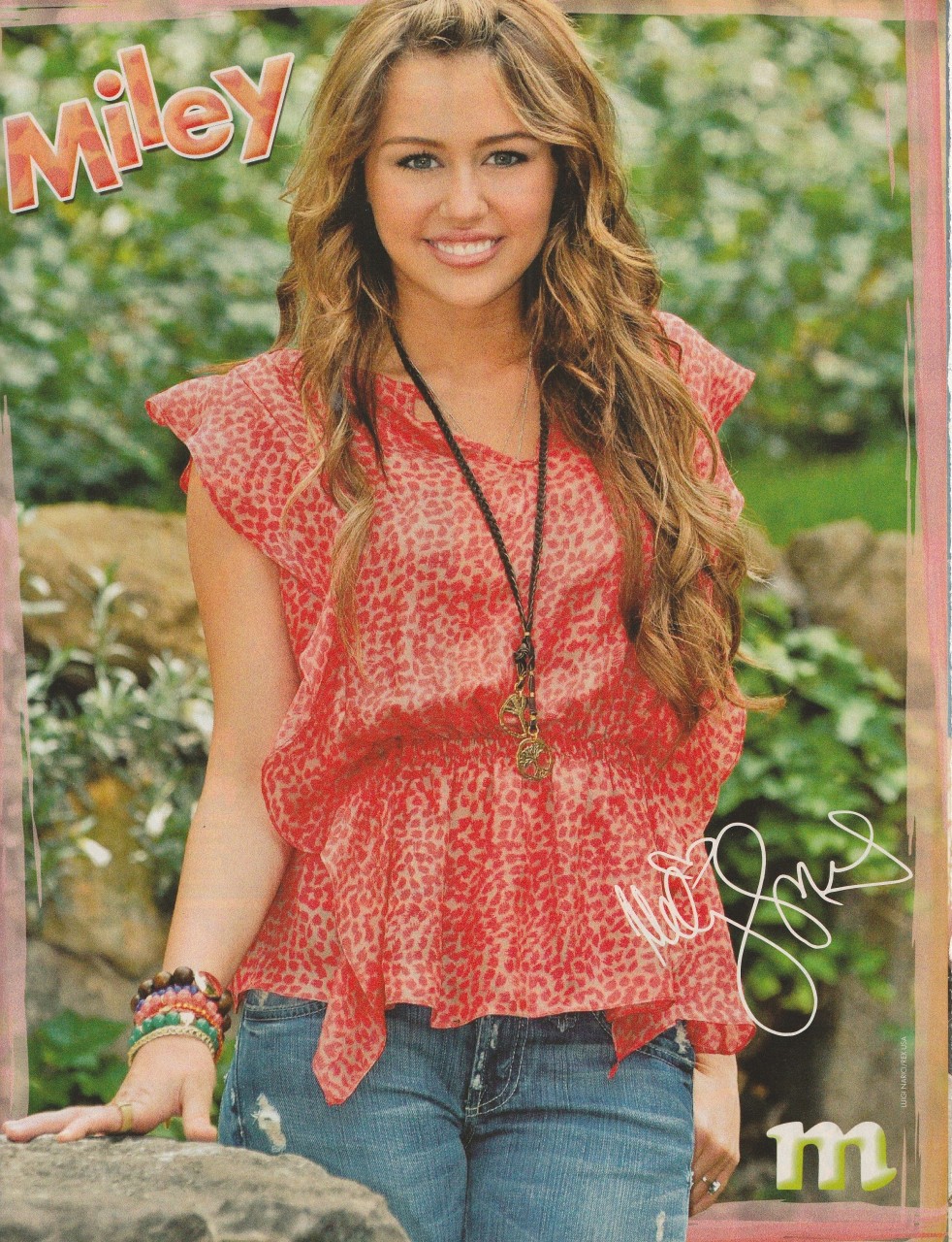 Miley Cyrus teen magazine pinup clipping cutting red shirt jeans M nature Young