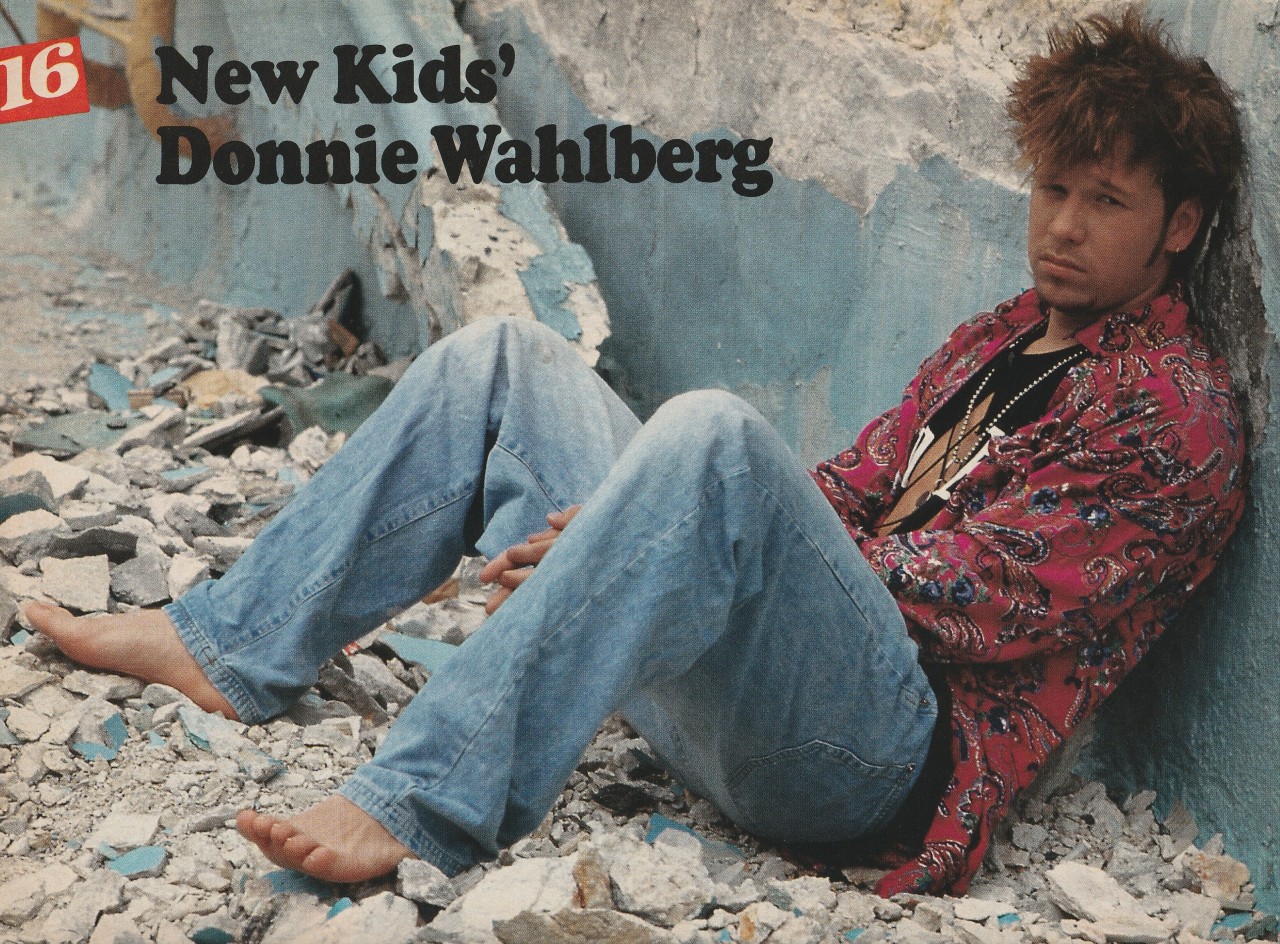 Mark Paul Gosselaar Donnie Wahlberg teen magazine pinup clipping barefoot 90's