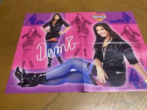 Demi Lovato Robert Pattinson teen magazine poster clipping hot pose modeling pix