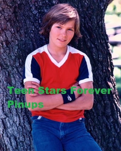 River Phoenix 4×6 or 8x10 Photo vintage picture young tree modeling 80's tight jeans pix