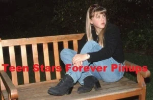 Jodie Sweetin 4×6 or 8x10 Photo vintage picture Full House park bench 90s child star pix