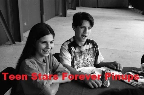 Omri Katz Lisa Jakub 4×6 or 8x10 Photo vintage picture lunch on set pix 1993 Matinee