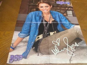 Miley Cyrus Taylor Lautner teen magazine poster clipping jean shirt Bop young