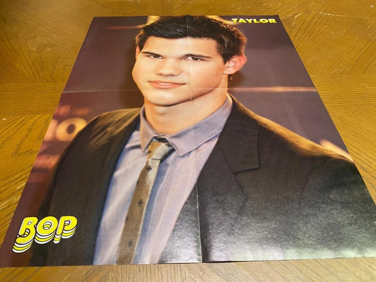 Taylor Lautner Selena Gomez poster clipping teen idols red necklace Tiger Beat - Image 2