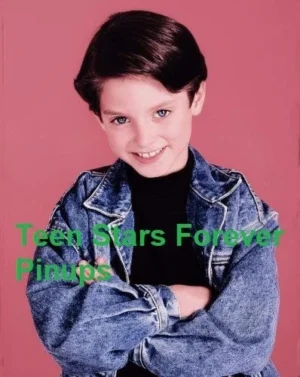 Elijah Wood 4×6 or 8x10 Photo vintage picture headshot 90's young boy jean shirt age 10 Pix