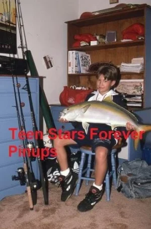 Jonathan Taylor Thomas 4×6 or 8x10 Photo vintage picture bedroom shorts fish legs Child Star Pix