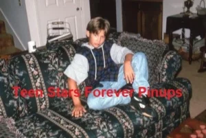Jonathan Taylor Thomas 4×6 or 8x10 Photo vintage picture home couch jeans young Pix