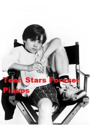 Elijah Wood 4×6 or 8x10 Photo vintage picture child star modeling young chair shorts Forever Young