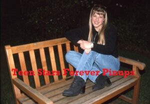 Jodie Sweetin 4×6 or 8x10 vintage photo picture park bench modeling 90's Full House jeans sitcom pix