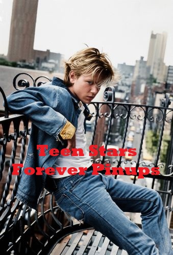 River Phoenix 4×6 or 8x10 vintage photo picture jeans modeling rare pix 80's
